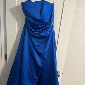 David’s Bridal blue prom/bridesmaid dress